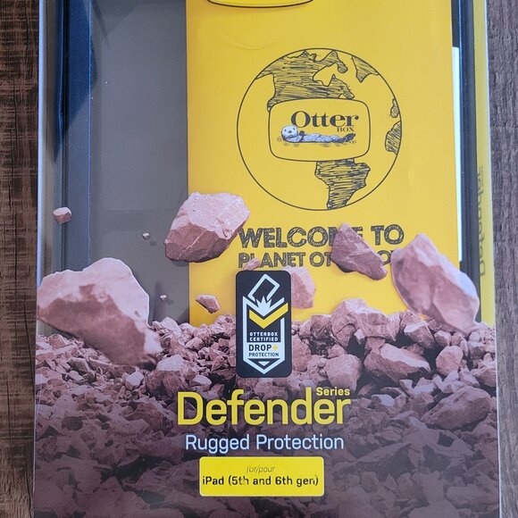 OtterBox Defender Rugged iPad (5th & 6th gen) Certified Drop Protection Case. - Picture 6 of 7